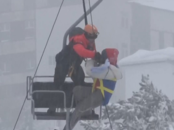 (Видео) Извлечени 51 лице заглавени на жичница на планината Улудаг во Турција
