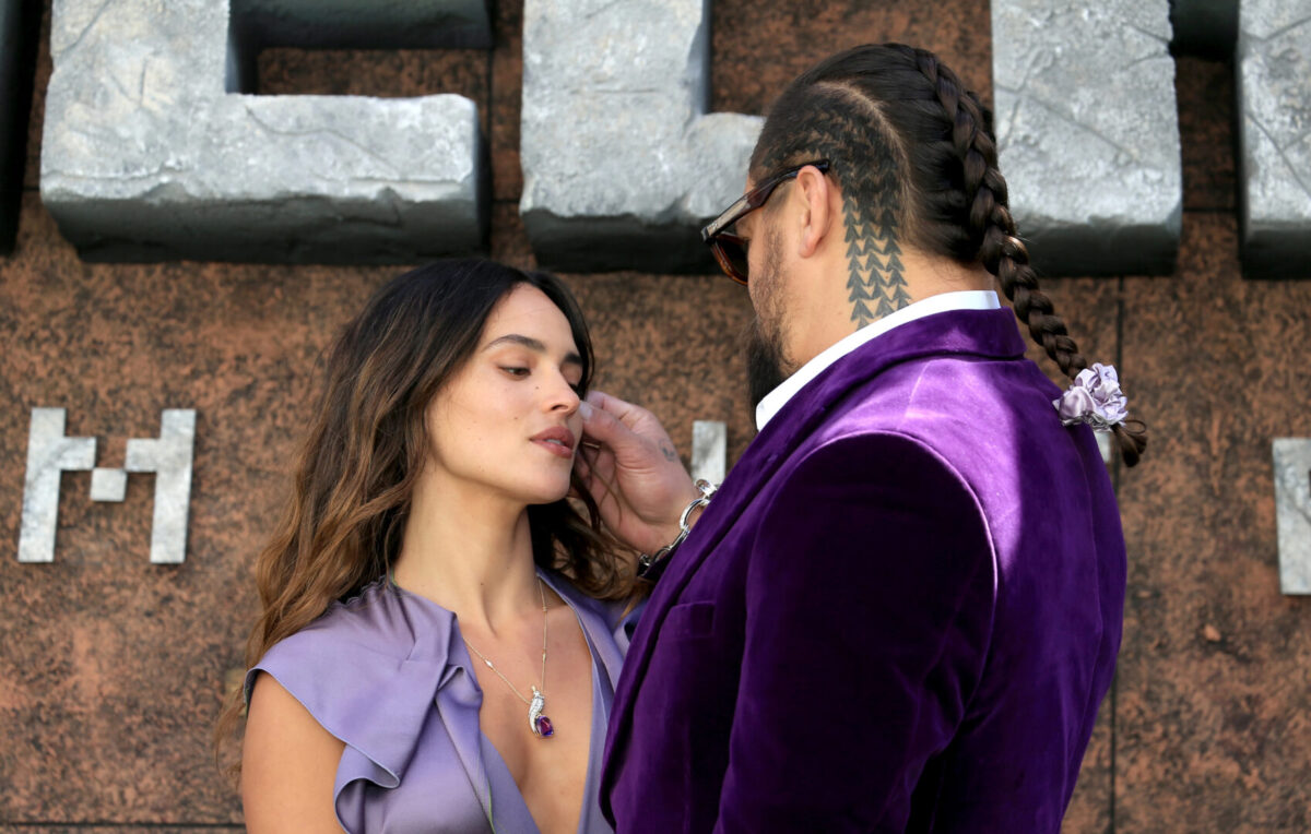 (Видео) Новата врска на Џејсон Момоа им е одвратна на луѓето, а тоа не е поради разликата во годините