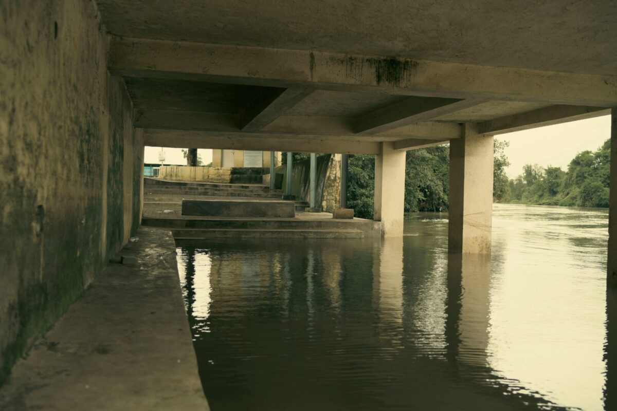 (Видео) Поплави во Херцеговина: куќи под вода, нивото на реките продолжува да се зголемува