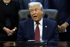 (Видео) Трамп: Данците пристигнале на Гренланд со брод пред 500 години, но тоа не значи дека е нивен