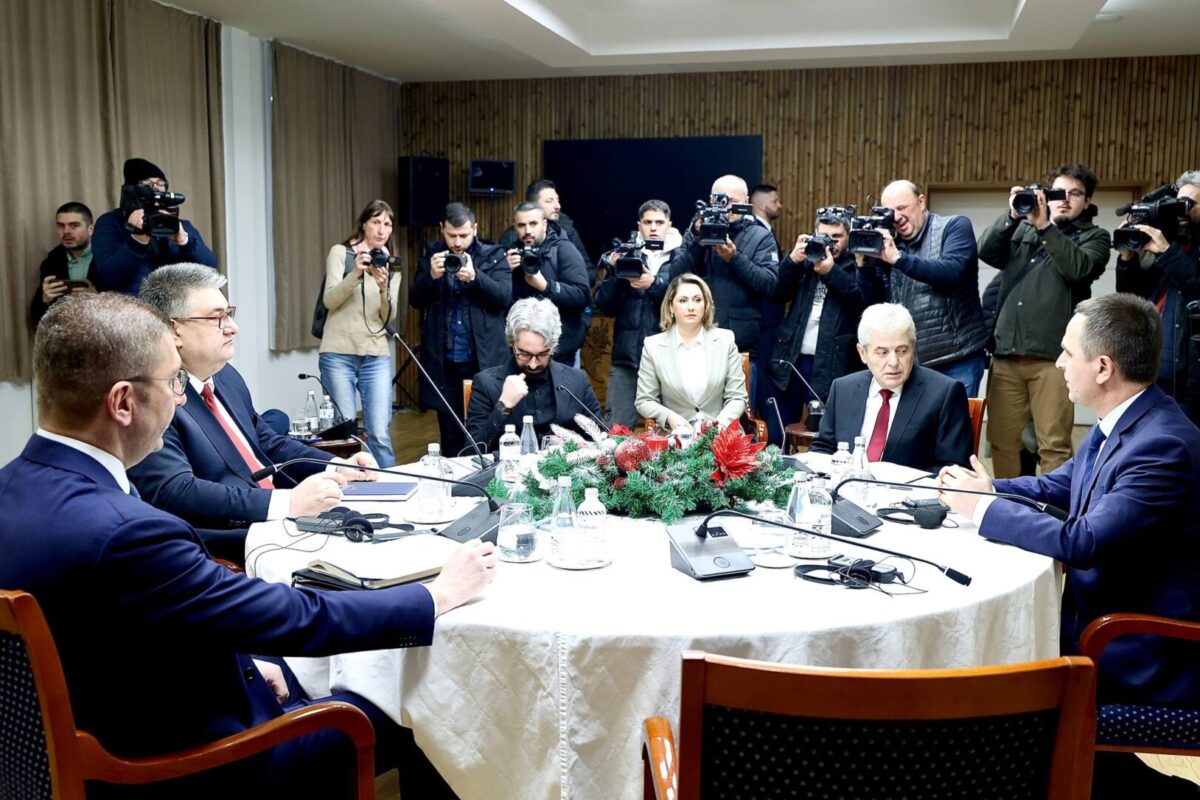 ДУИ за една изборна единица со праг од 5 проценти, за укинувањето на техничката влада предложи консултација со ЕУ и САД