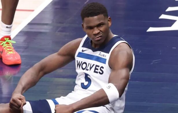 Едвардс во друштво на Леброн и Дурант