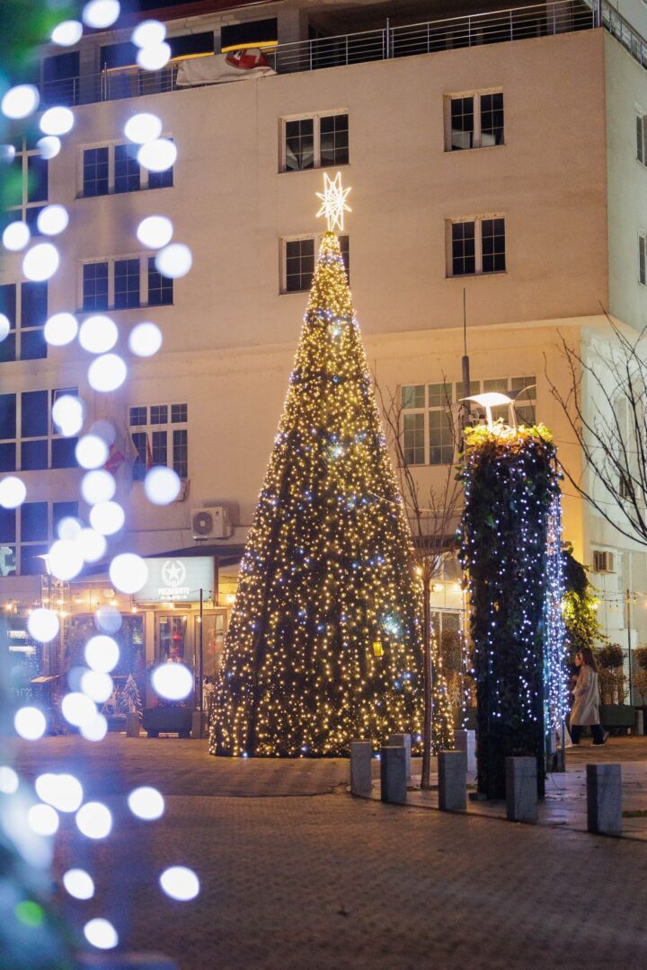 За новогодишно украсување, општините дале 785 илјади евра –  најмногу пари потрошила Општина Штип