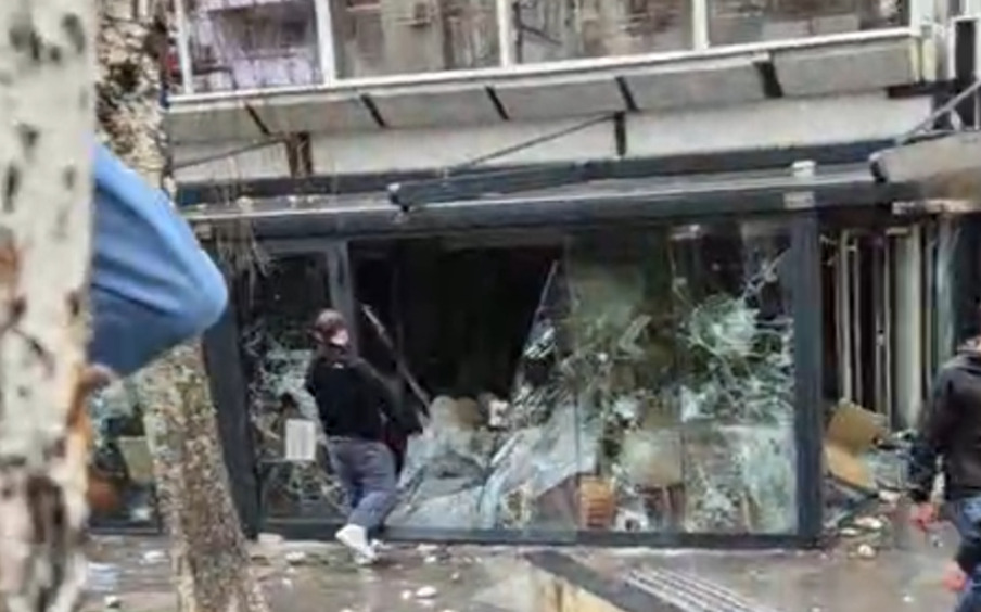 Левица: Синот на газдата на „Пулс“ поднел тужба против осум лица за кршење на кафулето „Класик“ – системот е изопачен