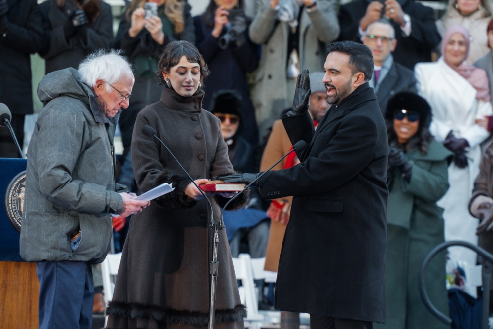 Мамдани положи заклетва на Куранот и стана првиот муслиман градоначалник на Њујорк