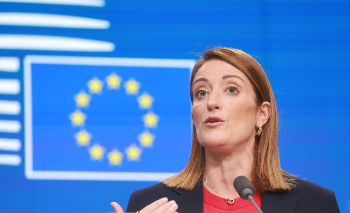 Мецола: ЕУ не смее да го чека Трамп, притисокот врз Иран мора да биде итен