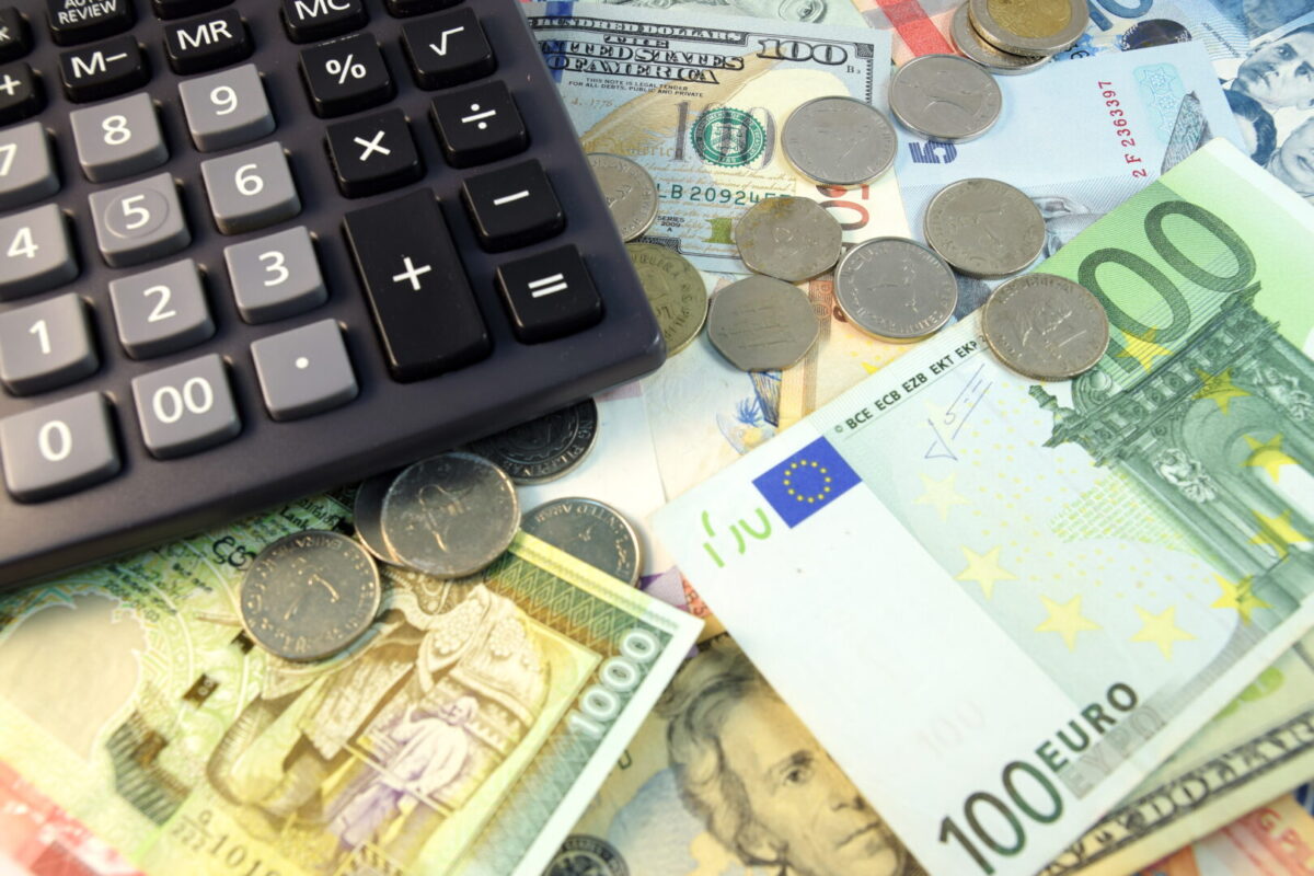 Минималната плата во ЕУ: од 620 евра во Бугарија до 2.704 евра во Луксембург, според последните статистики