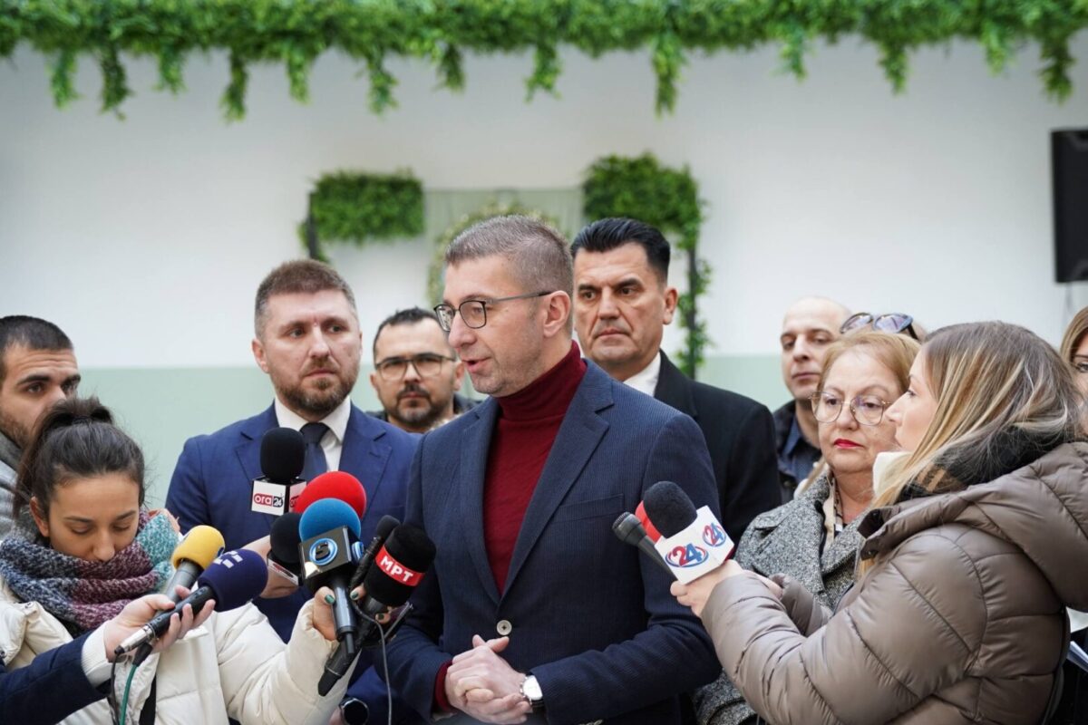 Мицкоски: Покрај новите проекти мораме да враќаме и долгови на претходната Влада, најголем дел од еврообврзницата, околу 700 милиони евра се за тоа