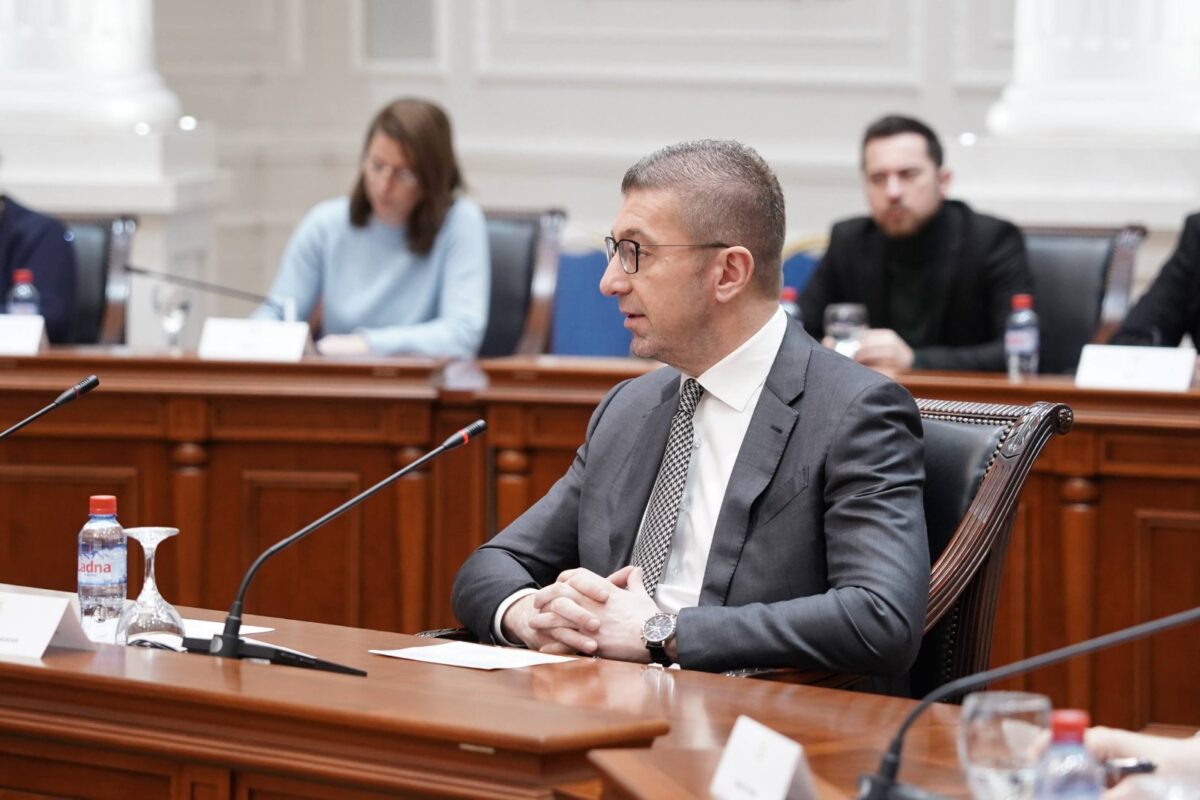 Мицкоски: Понудивме зголемување на платите на административните службеници за околу 40 проценти, ССМ го одбија покачувањето