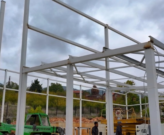 Мицкоски: Се реализира проектот за изградба на училишна фискултурна сала во ООУ „Наум Охридски“