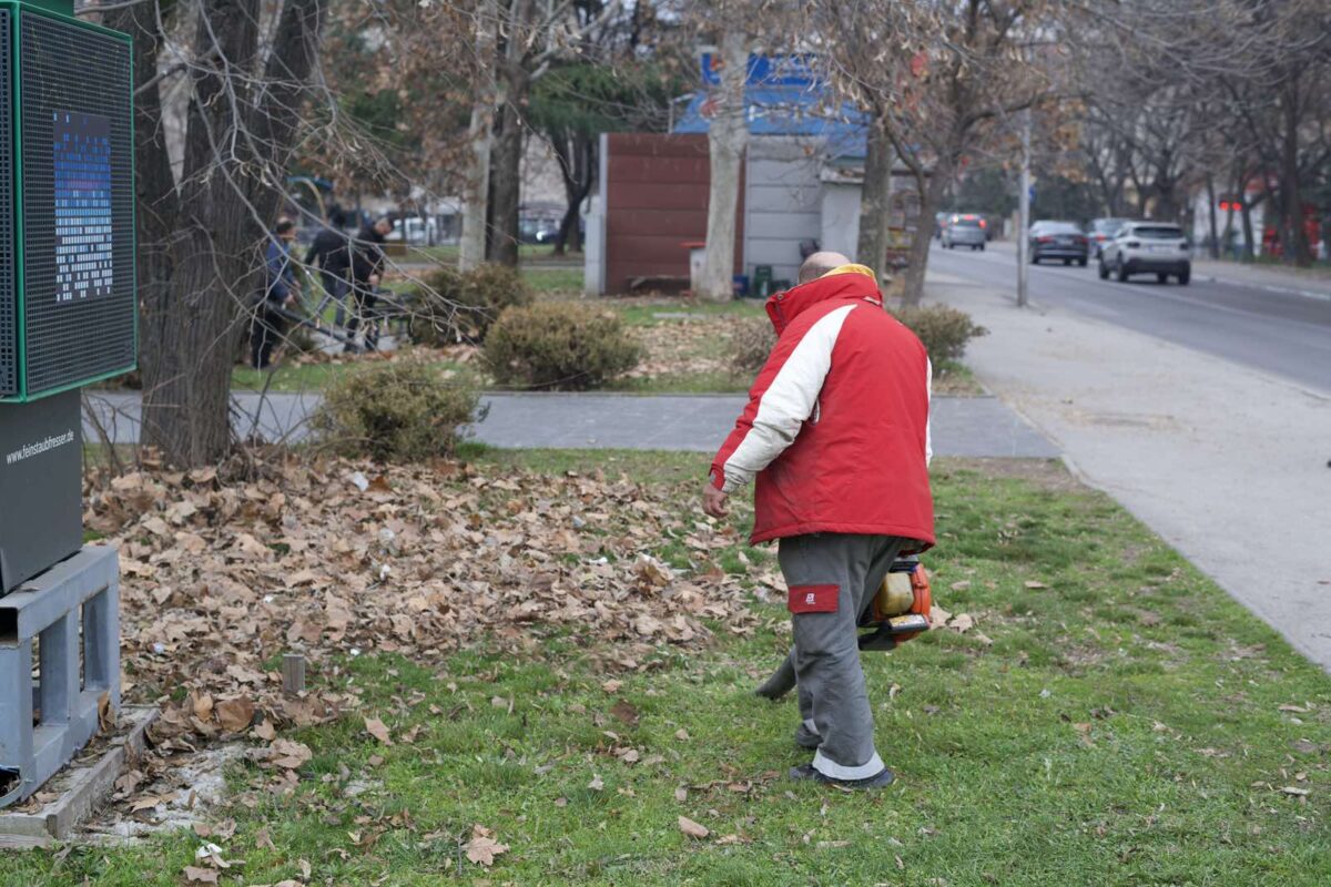 Општина Кисела Вода: Се чистат паркот „Македонија“ и останатите паркови во општината