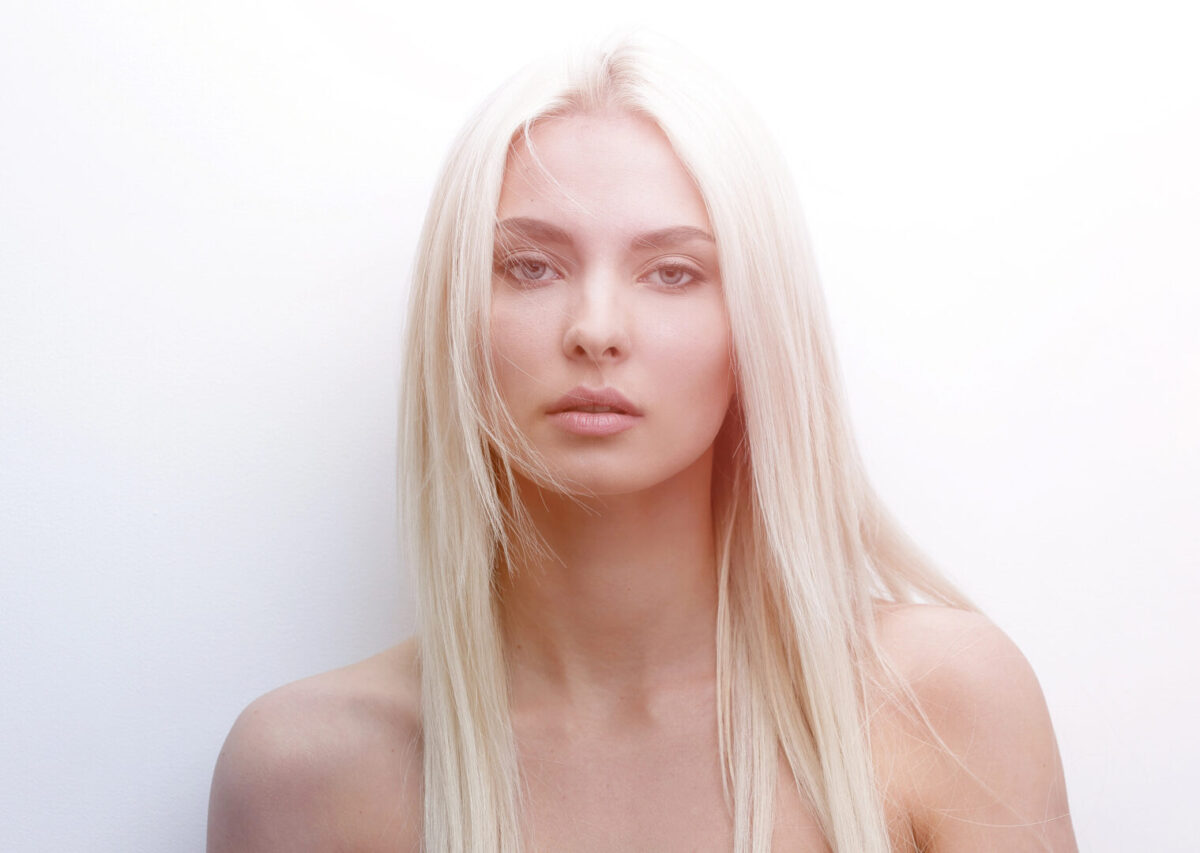 Пет трика за нега на руса коса