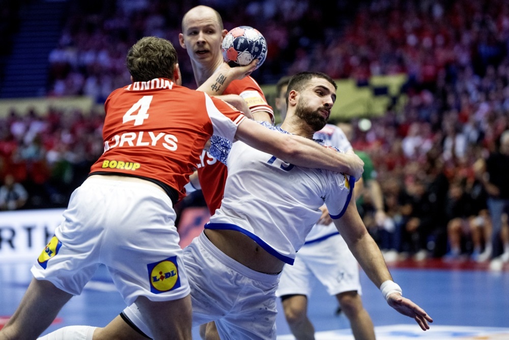 Почнува борбата за место полуфиналето на Европското првенство