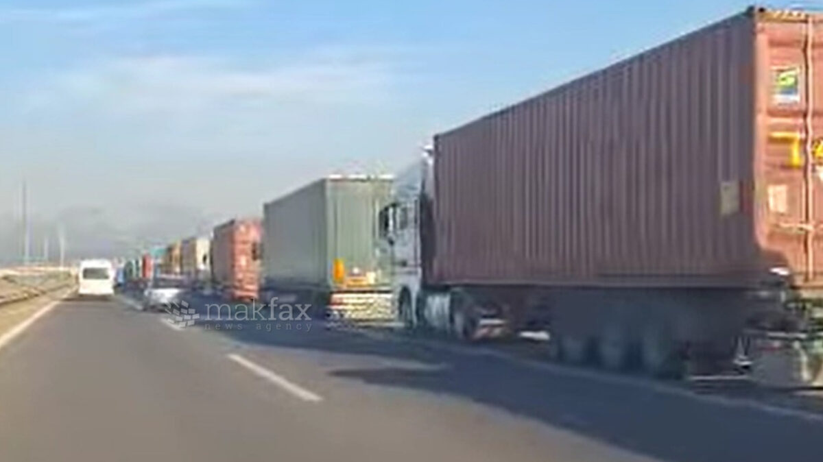 Превозниците вечерва ја прекинуваат блокадата на границите