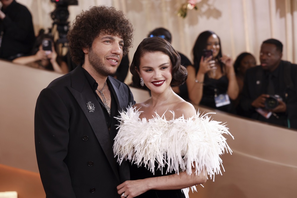 Селена Гомез во „Шанел“ шиен 323 часа – гламур што го украде шоуто