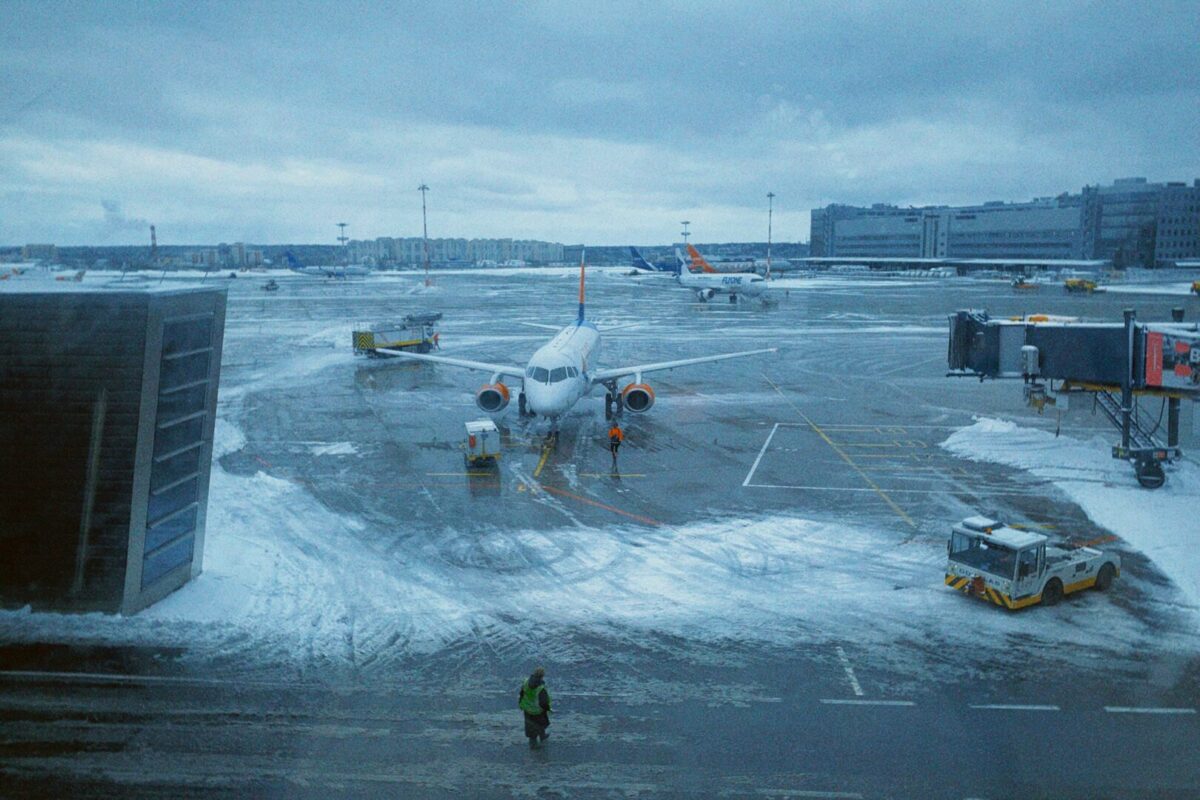 Снег и мраз ја блокираа Европа: Париз, Лондон и Амстердам под предупредувања