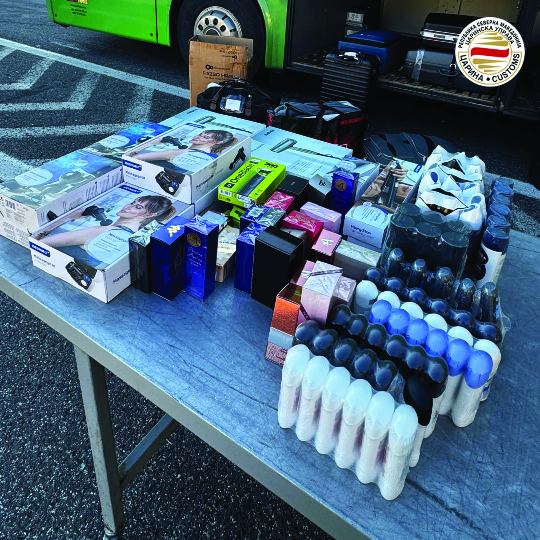 Спречени обиди за шверц на мобилни телефони, парфеми, над два тони храна, тутун и живи птици, соопшти Царината