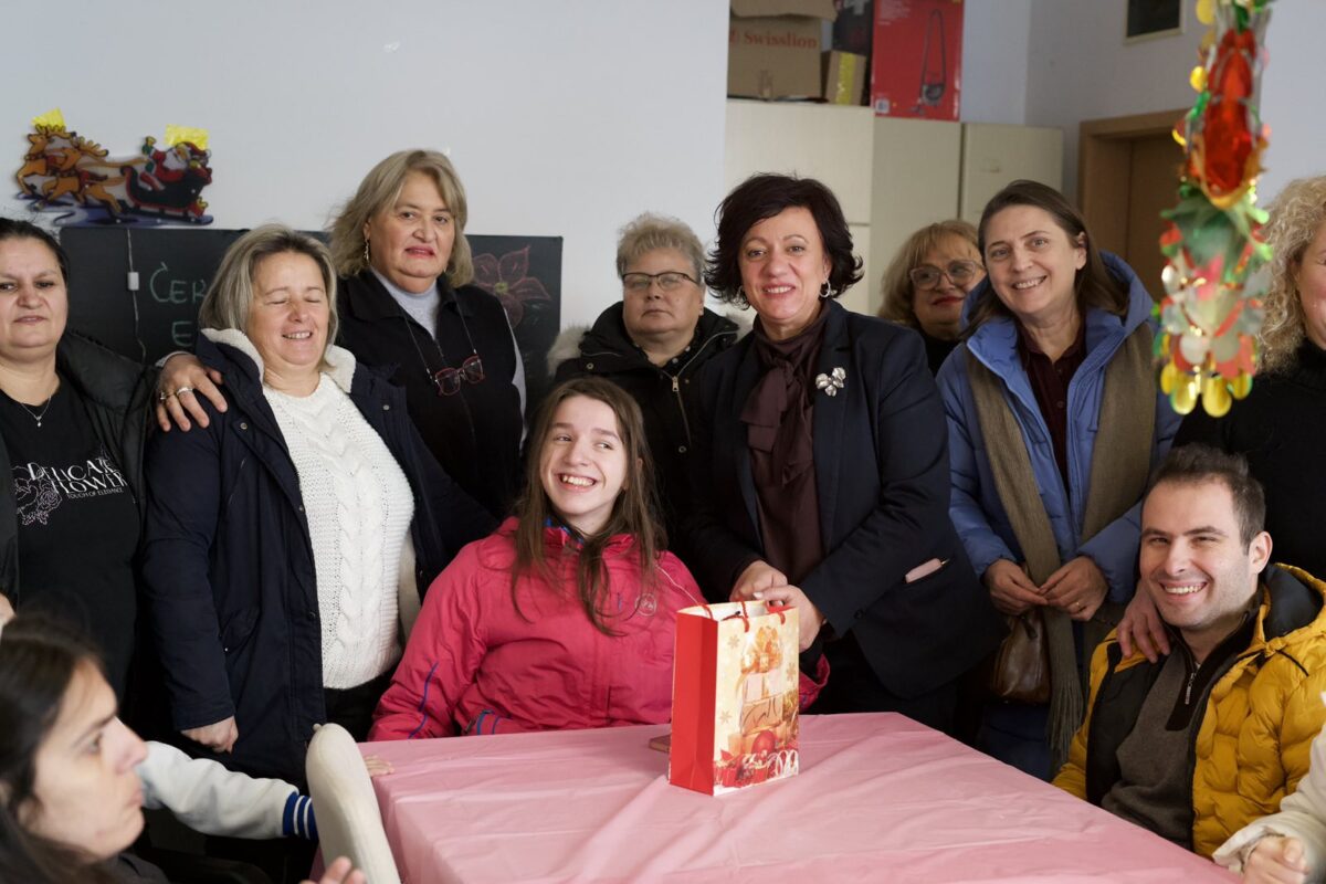 Стаменкоска-Трајкоска: Дружење, пита со паричка и донација за децата со церебрална парализа во Расадник