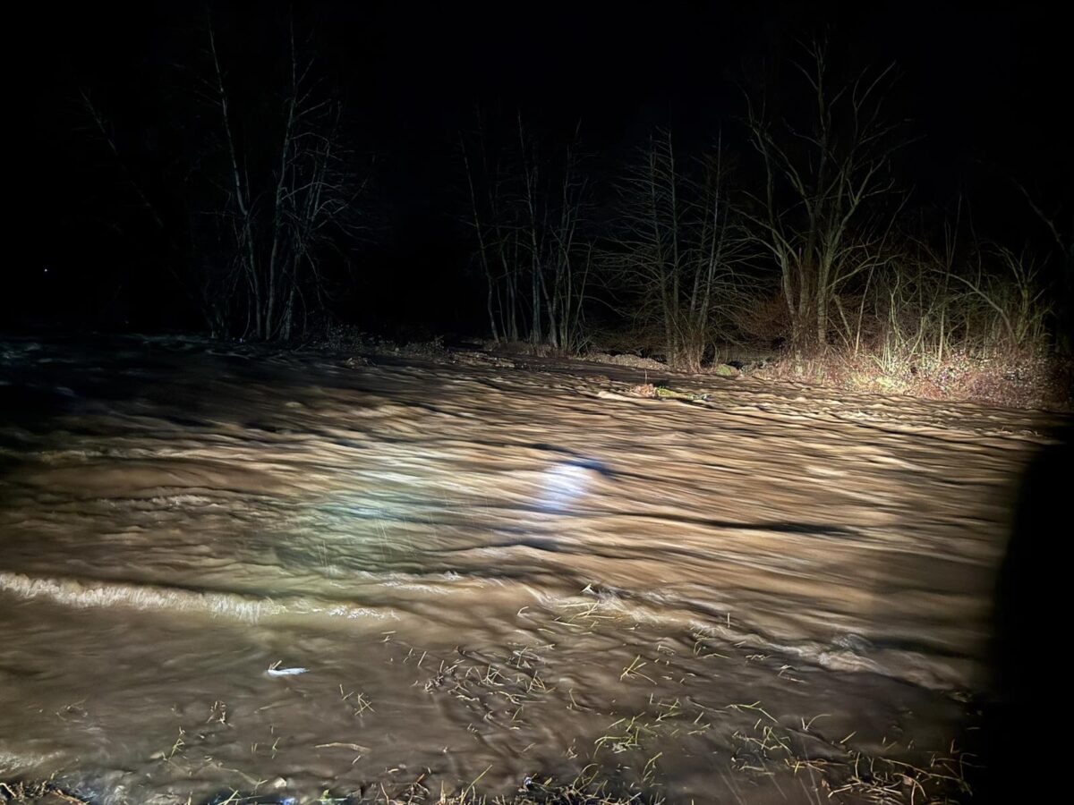 УХМР: Водостоите остануваат високи, вечерва се очекува заладување и снег