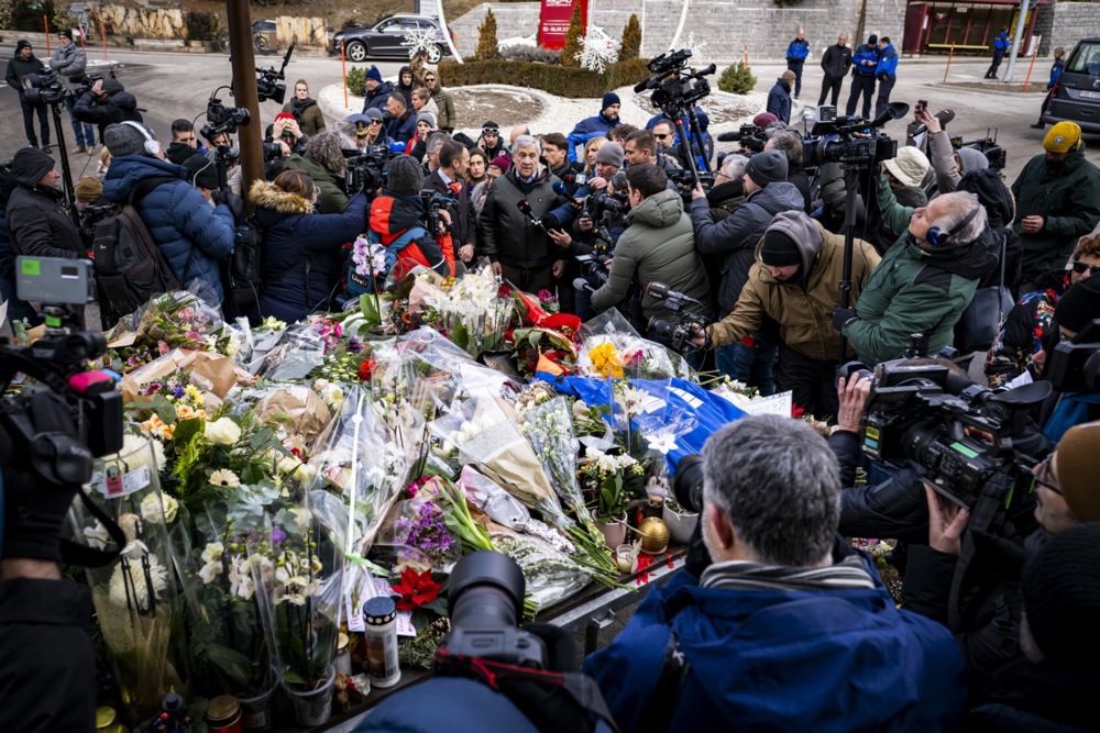 (ФОТО) Фотографија од почетокот на пожарот: Можно влијание на акустичните плочи врз ширењето на огнот