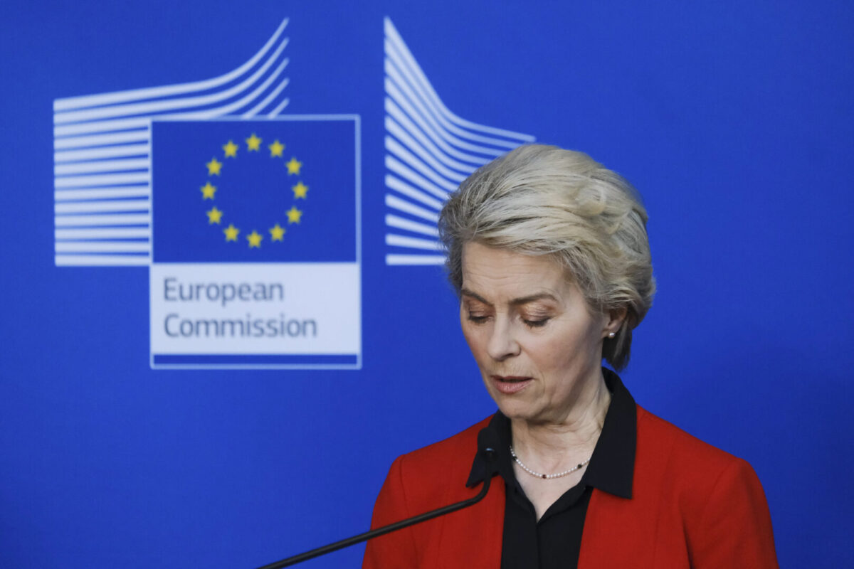 Фон дер Лајен повторно го преживеа гласањето недоверба во ЕП