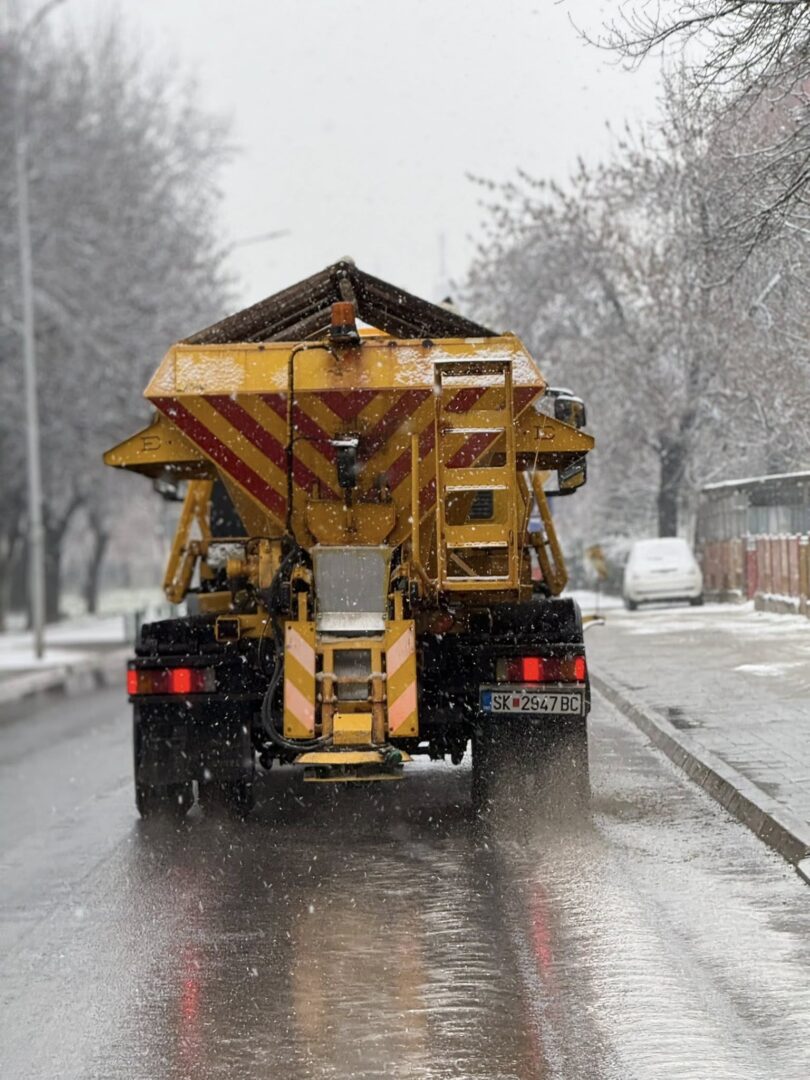 (Фото) Ѓорѓиевски: Од раните утрински часови, екипите на Град Скопје се постојано на терен