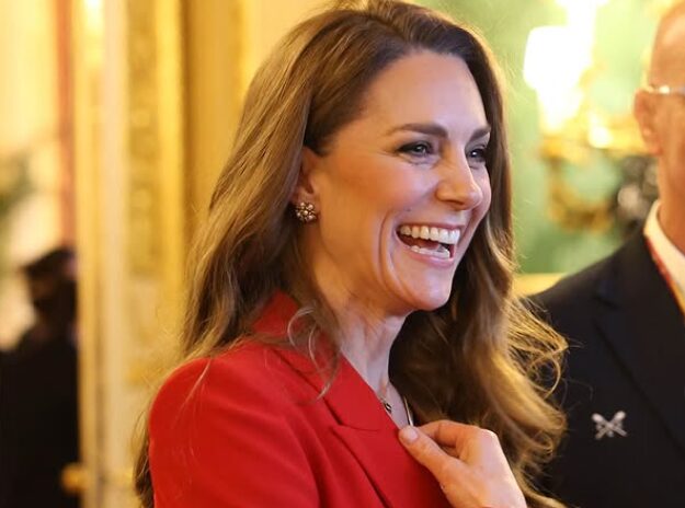 (Фото) Кејт Мидлтон повторно е најубавата принцеза на светот