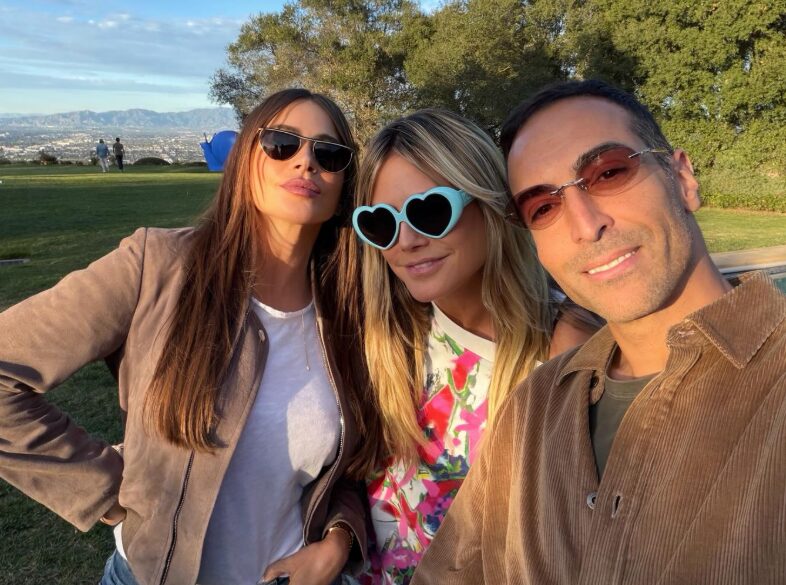 (Фото) Софија Вергара објави стари фотографии, таа изгледа апсолутно исто