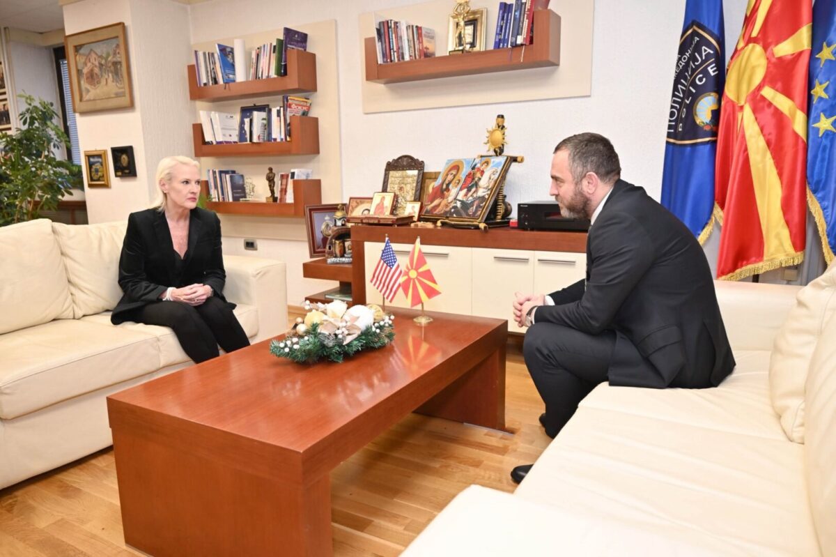 (Фото) Тошковски на проштална средба со амбасадорката Агелер: САД остануваат клучен стратешки партнер во безбедноста