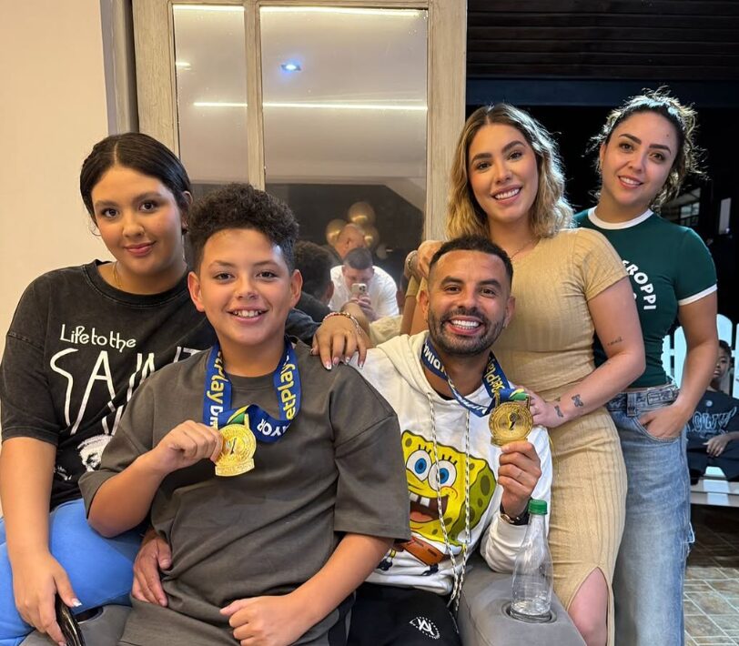 (Фото) Фудбалерот има 33 години, неговата ќерка 21: Светот е во шок поради неговата животна приказна