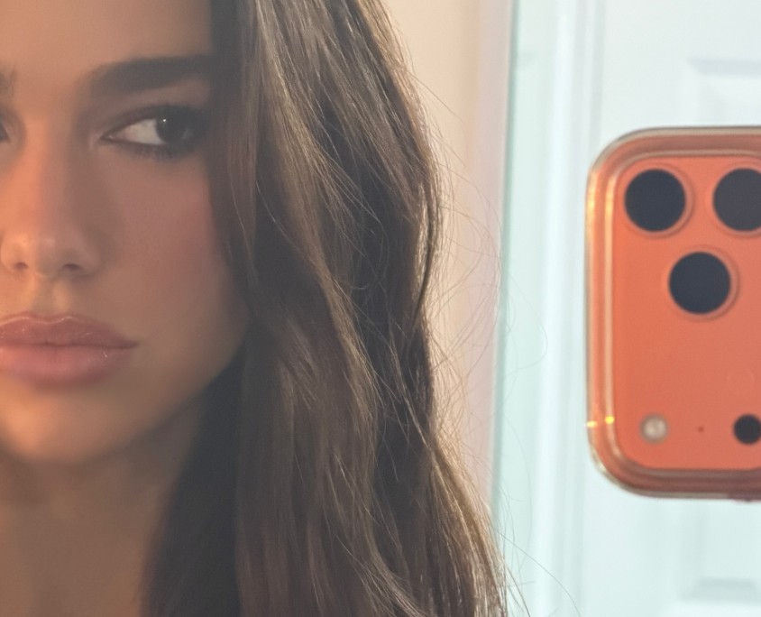 (Фото/Видео) Моден исчекор на познатата пејачка: Секогаш провокативна, а сега...