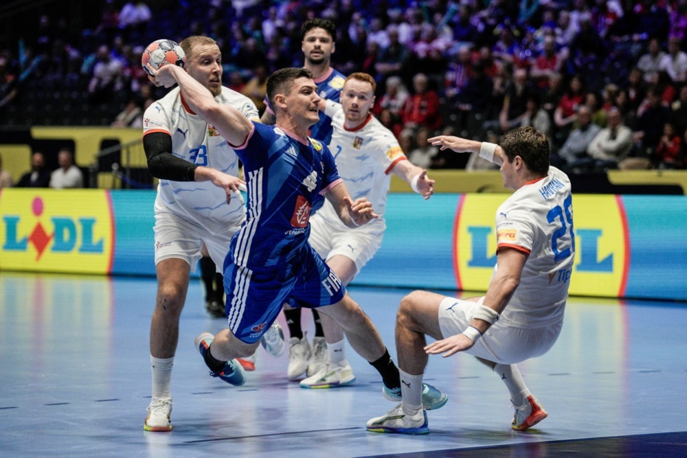 Франција лесно против Чешка, Шпанија ја победи Србија