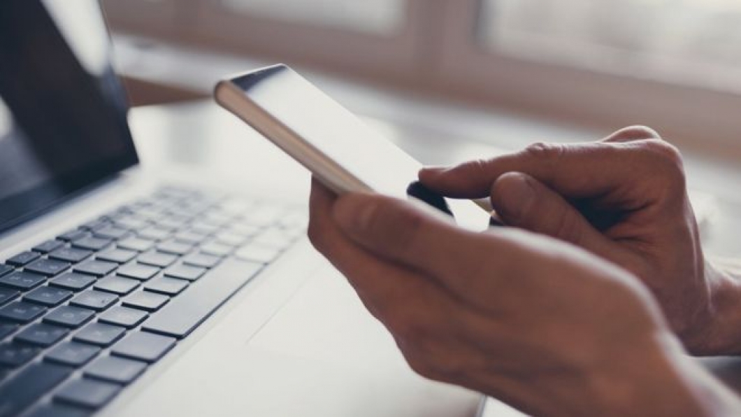 Францускиот парламент ја поддржа забраната за социјалните медиуми за лица под 15 години