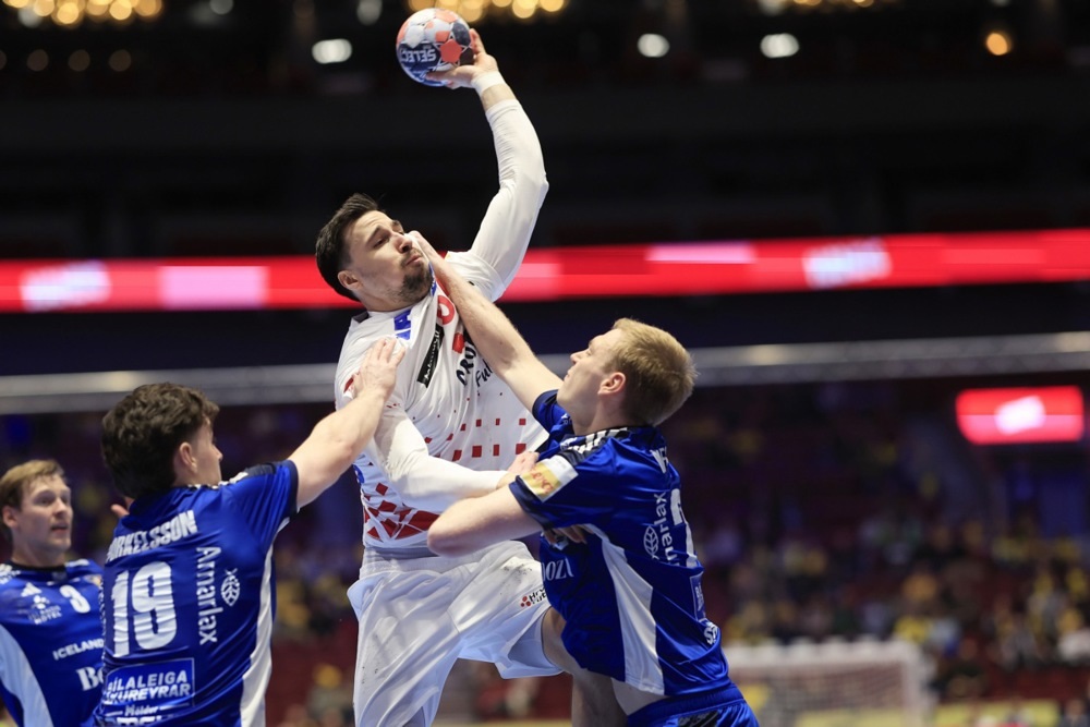 Хрватска со победа ја отвори главната фаза на ЕП