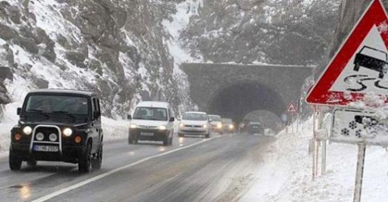 ЦУК: Сообраќајки, замрзнати улици, активиран Кризен штаб по падот на температурите
