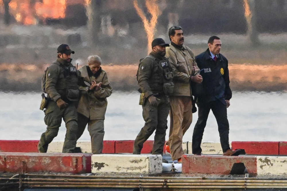 Швајцарија го замрзна имотот на Николас Мадуро