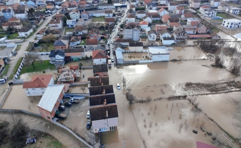30 домови во скопската општина Сарај се под вода по обилните дождови