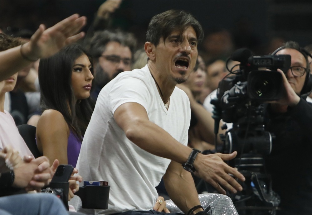 Јанакопулос побара играчите и тренерот Атаман да поднесат оставки