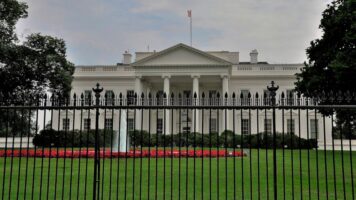 Американски професор по право: Трамп ризикува нови тужби за најновите царини