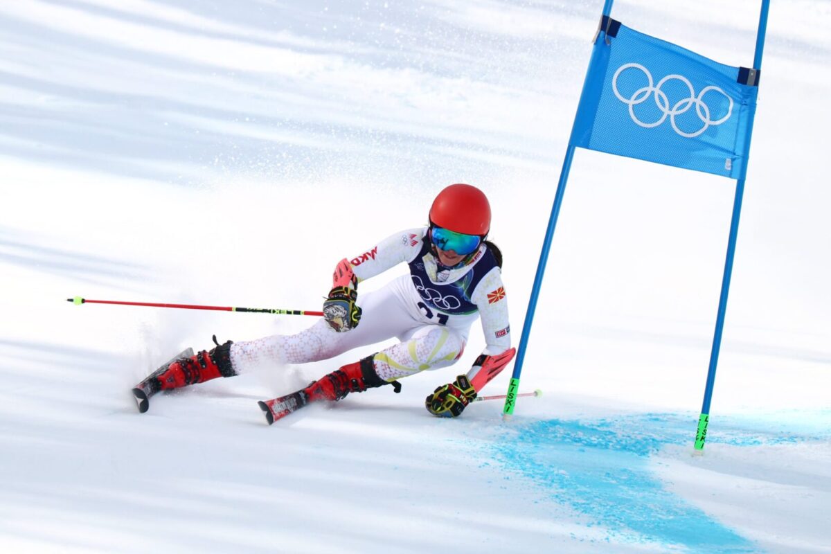 Атанасовска не ја заврши трката во слалом