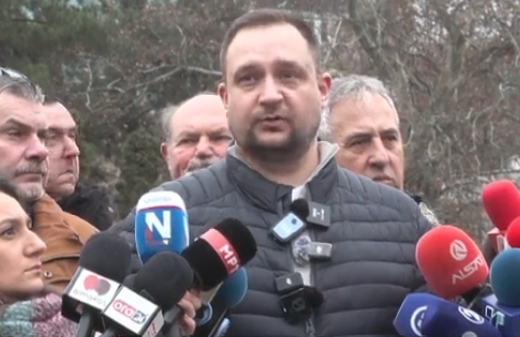 Блокадата на ССМ не ги принуди пратениците да дојдат пеш на работа, но Трендафилов вели дека нема да дозволи да наплатат трошоци како да трошат керозин