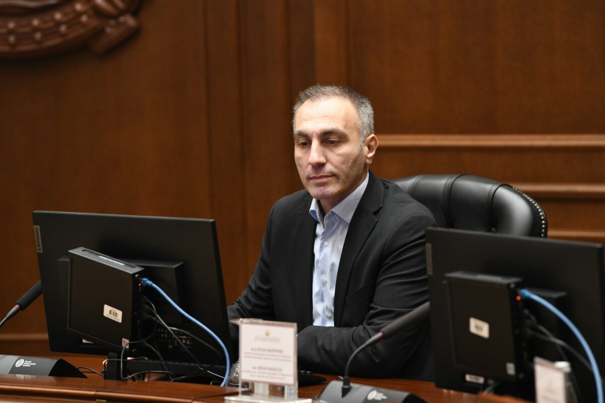 ВЛЕН: Кој од ДУИ му се заканува на Артан Груби?