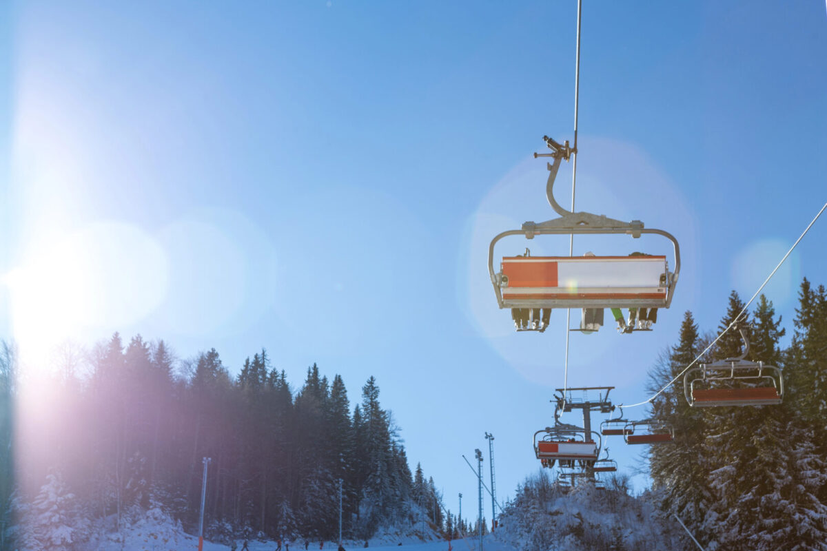 (Видео) Јахорина: Детето кое падна од жичарата претрпе сериозни повреди