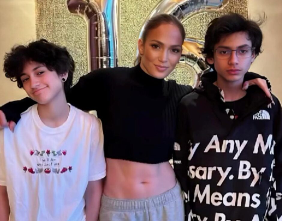 (Видео) Џенифер Лопез им го честита 18 роденден на своите деца преку емотивна објава