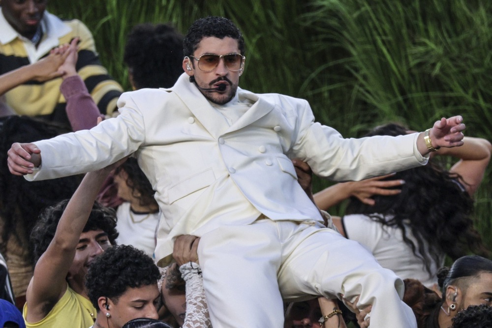 (Видео) Бед Бани приреди шоу со политички пораки на Супербоул