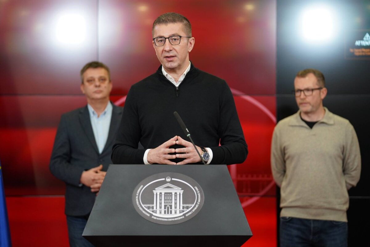 (Видео) Договорено покачување на платите за околу 11.000 административци до 2028 година