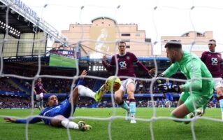 (Видео) Евро-гол на Сташ на „Вила Парк“, Флеминг во 83-та минута го шокира Челзи