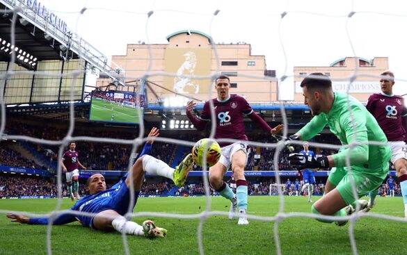 (Видео) Евро-гол на Сташ на „Вила Парк“, Флеминг во 83-та минута го шокира Челзи