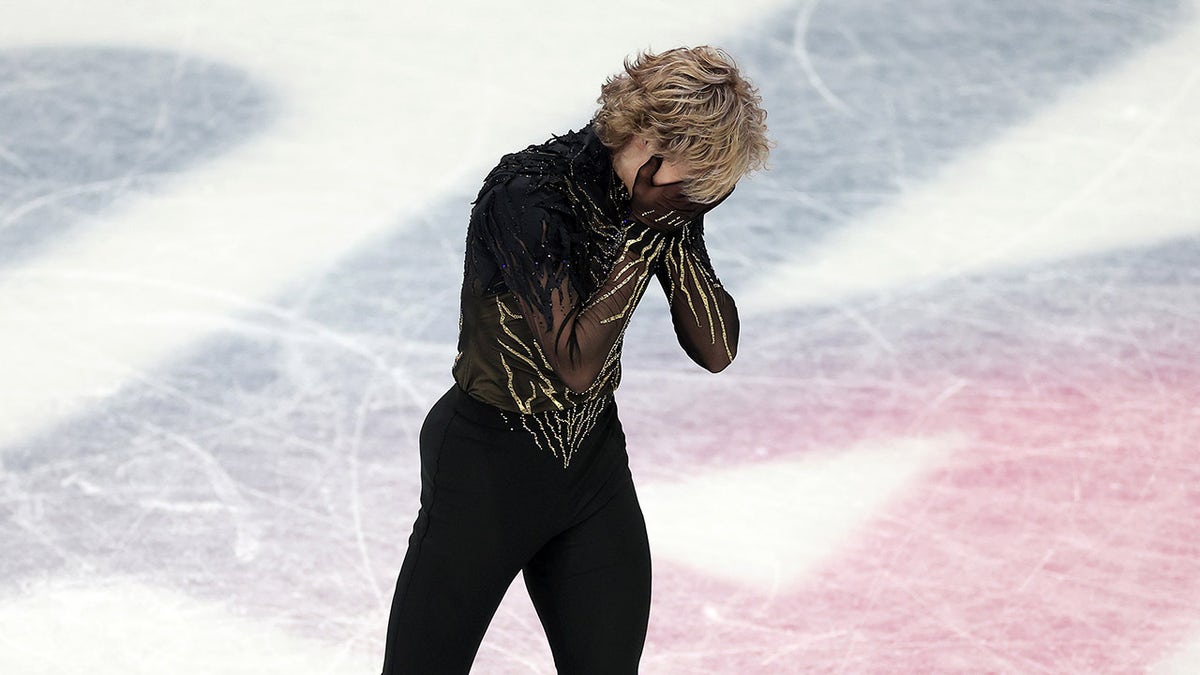 (Видео) Илја Малинин скршен по неуспехот во големото финале