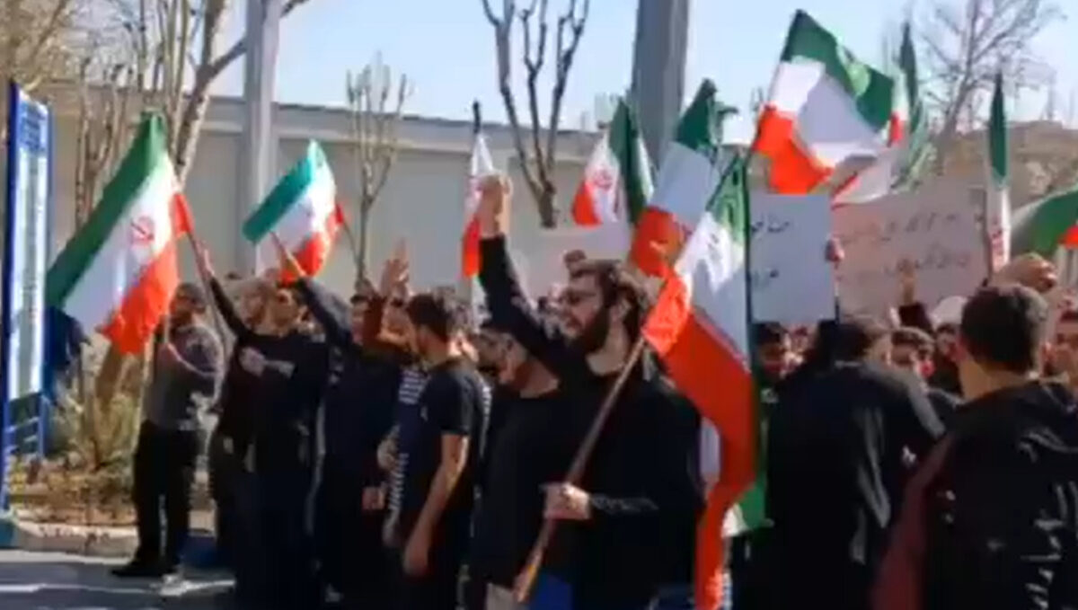 (Видео) Први масовни студентски протести во Иран по жестокото задушување на демонстрациите